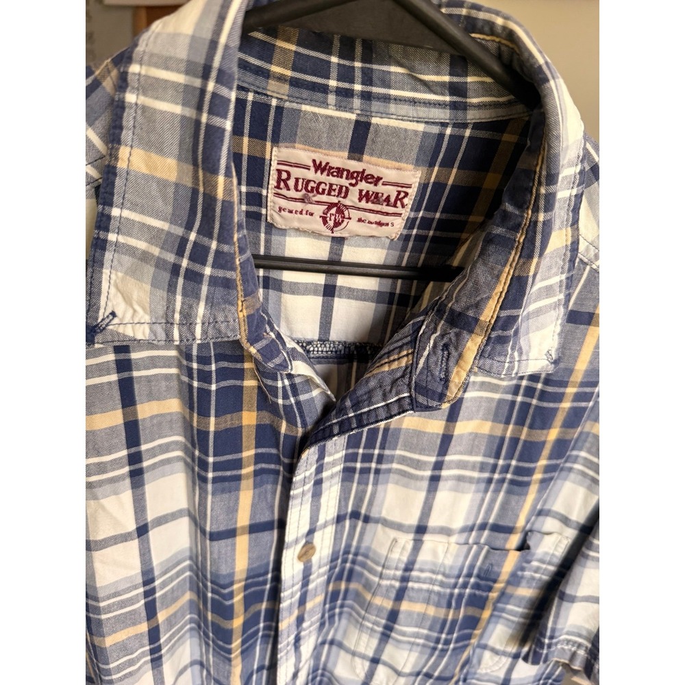 Wrangler Rugged Wear men's short‎ sleeve plaid button up shirt